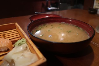 Sushiyanodaidokoro - 味噌汁