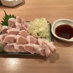 てんぐ - ボリュームたっぷりの鳥刺し(^^)
      とても新鮮‼️