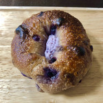 アールベイカー インスパイアード バイ コート ロザリアン - ブルーベリーのベーグル 290円