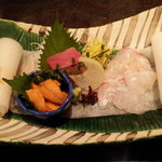 舞桜 - お刺身もりあわせ。トロに、雲丹に、鯛。ぴっちぴちだね～