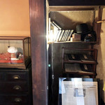 月と - 縁側スペースの一角('18.8月中旬)