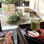 縁側席から中庭('18.8月中旬)