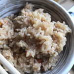 ろばたやき山ろく - 地鶏の炊き込みご飯