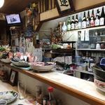 かざぐるま - カウンター前には所狭しとその日の食材が並びます。これはまだ半分くらい