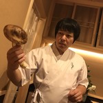 はらまさ - 松茸を持つ 昨日散髪にいかれたばかりの原さんです(o^^o)