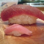 新宿栄寿司 - 赤身とミクロ赤身。板さんがシャレで作ってくれました。