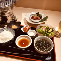 牛刺しと焼肉 仔虎 クリスロード店 - 和牛切り落としランチ