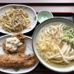 うどん村 - 冷やしかけ中、ごぼちり、げそ天、唐揚げ