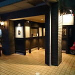 ラ・ヴァガボンド - JR鶴舞駅を出たら、公園口から歩道橋を登ってぐるり空港線を渡ります。まっすぐ行った最初の辻(スーリープーさんのところ)をきたにった先