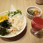 とんかつKYK - 野菜コーナーにある野菜