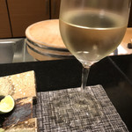 ザ 鮨 バー - 白ワインおそらくソーヴィニヨンブラン