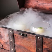 ④最高の記念日に！■記念日コース■名物『階段盛り』（8品＋肉7種+宝箱）