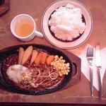 【本日の日替わりランチ】チーズハンバーグ：１０５０円（税込）【２０１８年９月撮影】