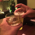 mel - 友人はハイボール、本日何回めかの乾杯〜〜