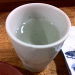 赤丹 本店 - 大女将が注いでくれる、至福だ