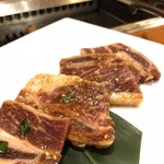 桔梗苑 - 『骨付きショートリブ　タレ』￥840円  これは是非食べて貰いたいです。赤身の中でも値段はリーズナブルです。