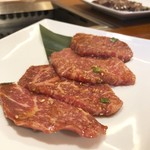 桔梗苑 - 『黒毛和牛上ランプ　タレ』￥１,090円   さっぱりしているのにかなり柔らかかったです。もみダレのついてますがつけダレとの相性も良いです。