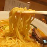 ななふく - みそラーメン大盛啜る