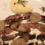 ラ・ベットラ・ダ・オチアイ ナゴヤ - ローストビーフとスライストリュフのアップ