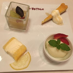 ラ・ベットラ・ダ・オチアイ ナゴヤ - デザート4種盛り合わせ。葡萄のシャンパンゼリー。リコッタチーズケーキ。ヨーグルトソルベ。レモンのティラミス。