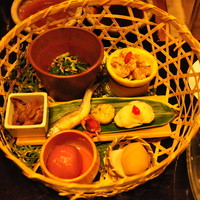 黒茶屋 - 前菜　もろこ胡麻酢漬、沢がに甘露煮、栗甘露煮、芋がら田舎煮、無花果、干柿チーズ和え、くわい唐揚げ、菊菜菊花お浸し、百合根