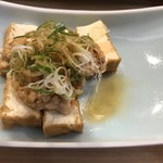 つきぢ神楽寿司 - 厚揚げ納豆。健康志向か？