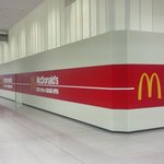 スターバックスコーヒー - ビッグニュース。　来月、巨大なマックがオープンするようですよ。！！