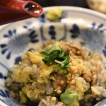 とん唐てん - 黒い親子丼（薬味と出汁を入れて）