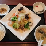 鴻福居 - 海鮮炒め定食￥700+税