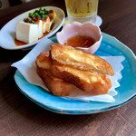八咫烏 - ・シュリンプトースト（せんべろのおつまみ）
・自家製食べるラー油 冷奴（せんべろのおつまみ）
