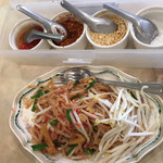 タイランドショップ - パッタイ(ビーフンのタイ風焼きそば)¥650(税別)