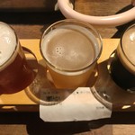 熟成焼肉とクラフトビール カドウシ - クラフトビールは３種類飲み比べを