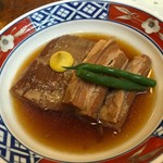 すたんど割烹 みなぐち - 名物の豚角煮