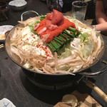 もつ福 浜松町店 - もつ鍋
                                上に乗った明太子は先にいただくみたいです