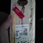 グッディーベーカリー - ツナエッグサンド　229円