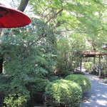 山ばな平八茶屋 - 中庭