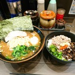 武道家 - 味玉ラーメン     ¥800  ライス  無料トッピング無料