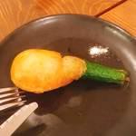 ヴェッキオ コンヴェンティーノ - 岩槻産花付きズッキーニのモッツァレラチーズ詰めフリット  550円