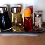 はちまる - 【2018.10.08(月)】テーブルにある調味料