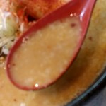 はちまる - 【2018.10.08(月)】辛味噌らーめん(並盛・150g)864円のスープ