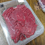 山崎精肉店 - 「馬刺し　ひれ」930円