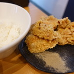 らーめん工房 麺作 - 唐揚げ＋白ごはん