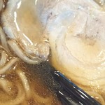 麺や 紡 - 鶏の脂。醤油の清湯。