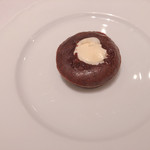 ル・マノアール・ダスティン - とろける温製チョコレートケーキとヴァニラアイスクリーム
