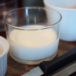 スケロク ダイナー - 【[モーニングセット]3Fマニュファクチュアのベーグルと、自家製グラノーラとミルクのセット（コーヒー付）@税込800円】ミルク