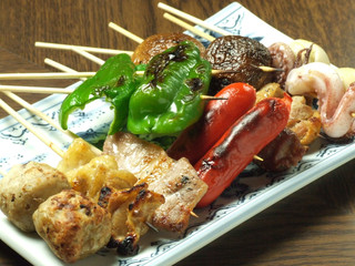 Hakuri tabai hanbee - 人気の串焼きは本格炭火焼き！