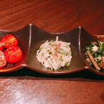 炭火焼肉 ふちおか - 前菜3種 トマトキムチ、センマイ刺し、ナムル