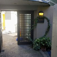 ラ・リリアーナ - この右側に入口ドア
