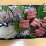 Izakaya Otaru - 秋刀魚の造りと築地直送マグロ中トロ