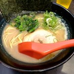 旗っさし家 - 醤油豚骨ラーメン（並）700円